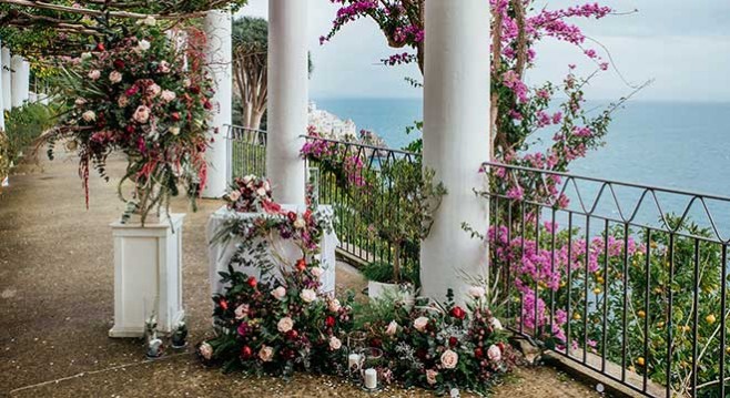 Floral compositions for outdoor civil wedding